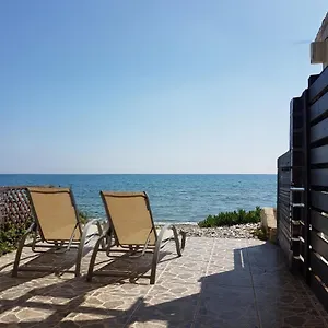 Beach House At Seafront , Менеоу Кипр